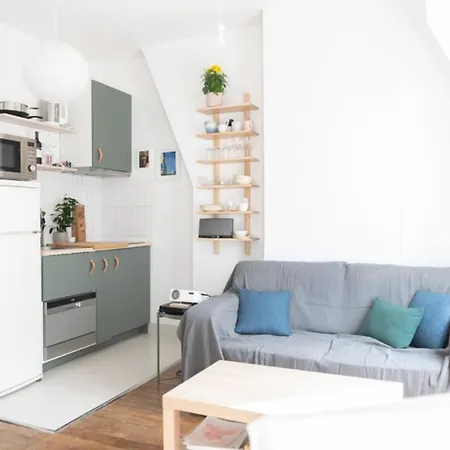 Bright Studio Near Les Ternes Paris